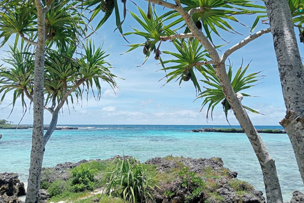 Eton Bay - peaceful, sleepy lagoon for snorkelling and relaxing